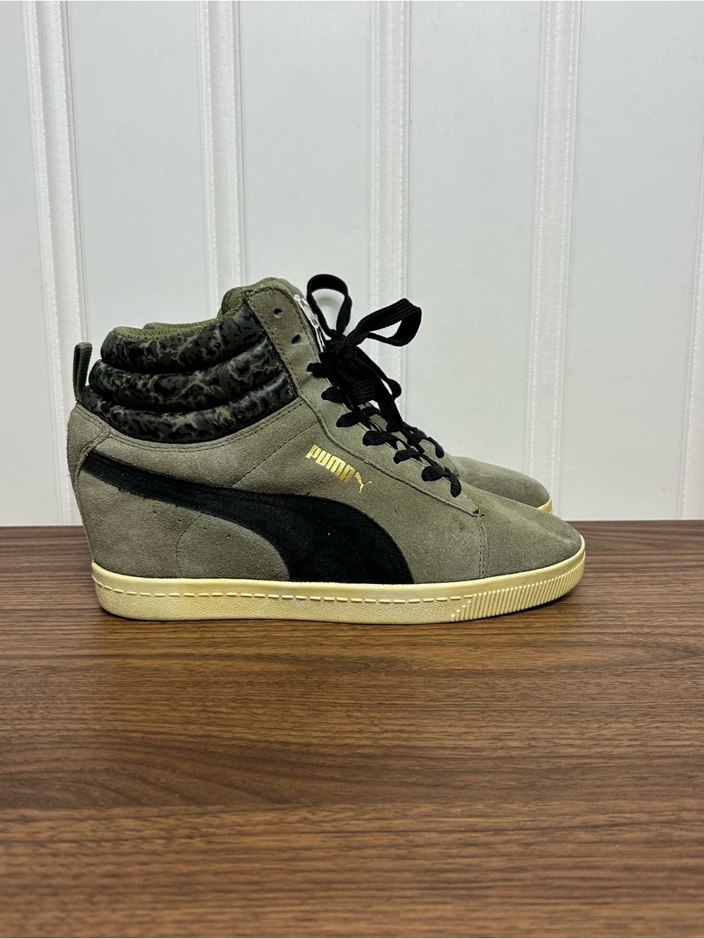 Puma hidden wedge green Suede Black camo accents camo women 8.5 fair condition